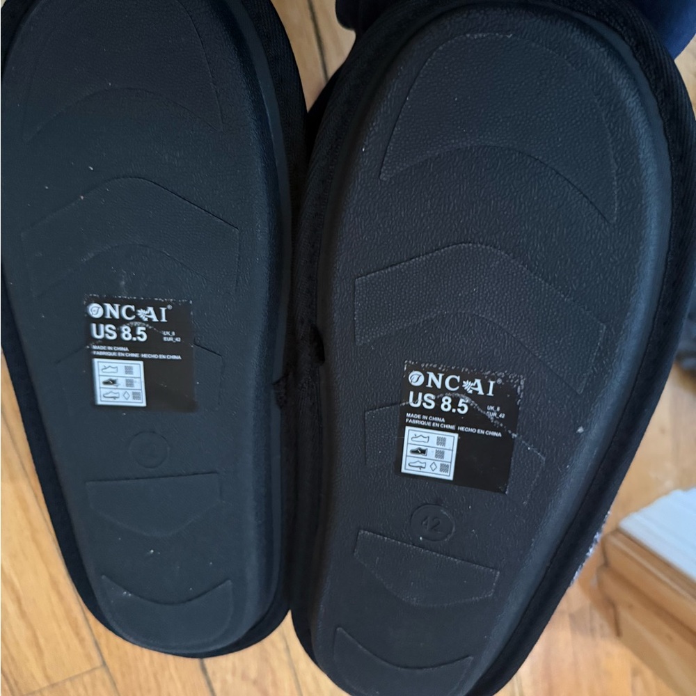 Men’s slippers - Picture 2 of 2
